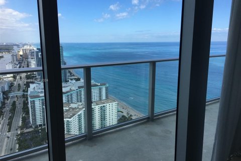 Condominio en venta en Hollywood, Florida, 1 dormitorio, 80.73 m2 № 1091443 - foto 7