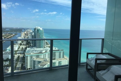 Condominio en venta en Hollywood, Florida, 1 dormitorio, 80.73 m2 № 1091443 - foto 2