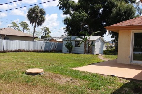 House in Port Charlotte, Florida 3 bedrooms, 124.86 sq.m. № 1295757 - photo 2