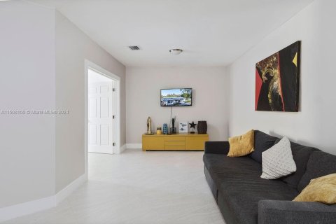 Villa ou maison à vendre à Miami Shores, Floride: 3 chambres, 215.81 m2 № 1239324 - photo 15