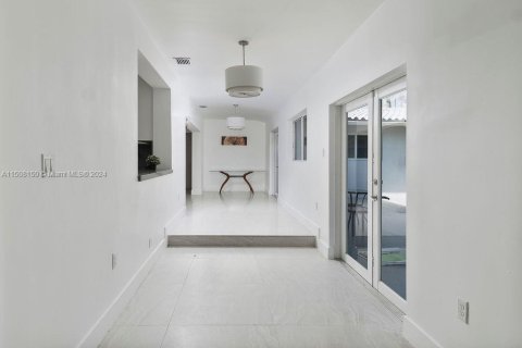 Casa en venta en Miami Shores, Florida, 3 dormitorios, 215.81 m2 № 1239324 - foto 14