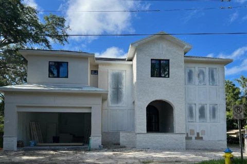 House in Tampa, Florida 5 bedrooms, 531.4 sq.m. № 1015841 - photo 12