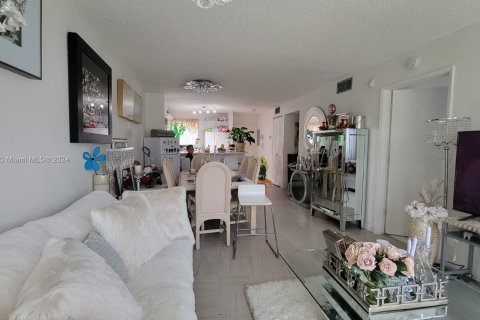 Condominio en venta en Miramar, Florida, 2 dormitorios, 77.29 m2 № 991307 - foto 23
