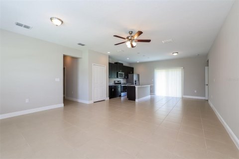 Casa en alquiler en Kissimmee, Florida, 4 dormitorios, 146.79 m2 № 1396607 - foto 3