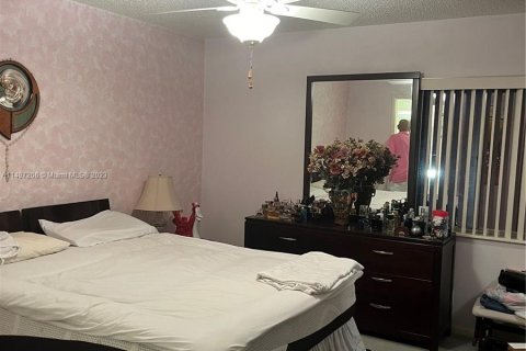 Condo in Greenacres, Florida, 2 bedrooms  № 880228 - photo 18