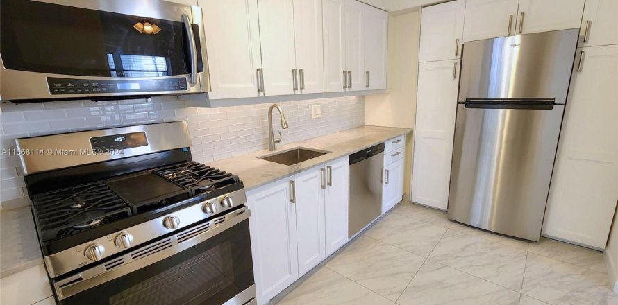 Condo in Miami Beach, Florida, 1 bedroom  № 1180353