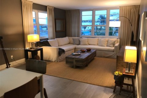 Condominio en alquiler en Miami Beach, Florida, 1 dormitorio, 110.55 m2 № 33145 - foto 3