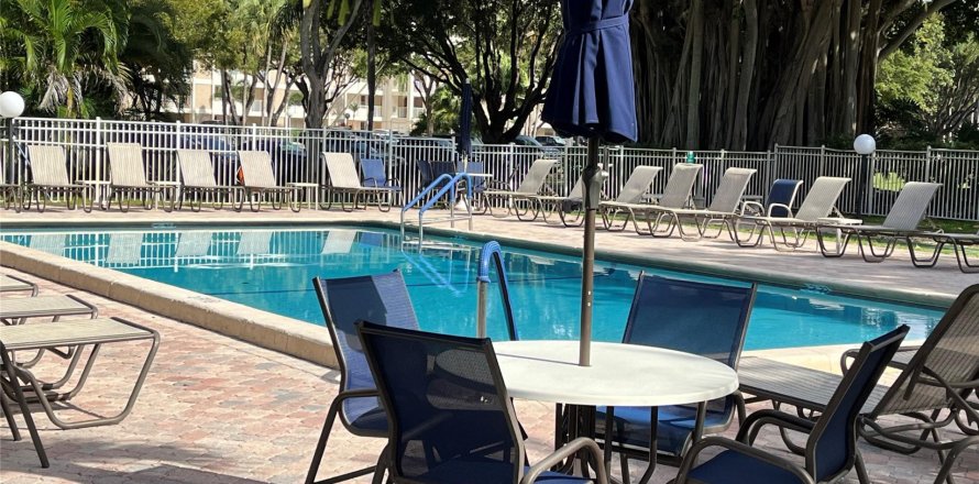 Condo in Pompano Beach, Florida, 2 bedrooms  № 966063