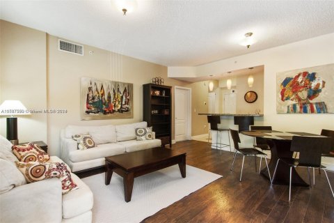 Condo in South Miami, Florida, 2 bedrooms  № 1175973 - photo 2