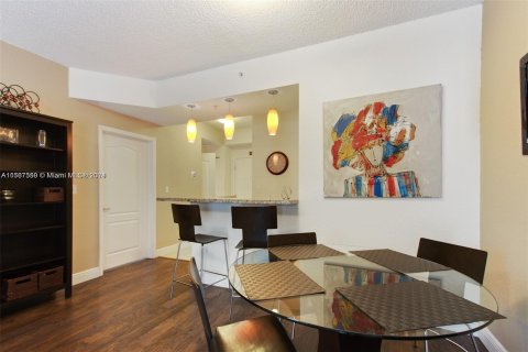 Condo in South Miami, Florida, 2 bedrooms  № 1175973 - photo 4