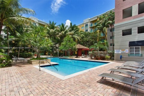 Condo in South Miami, Florida, 2 bedrooms  № 1175973 - photo 19