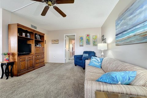 Condo in Bradenton, Florida, 1 bedroom  № 1352581 - photo 11