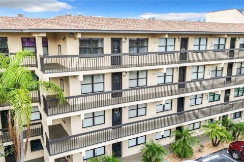 Condo in Bradenton, Florida, 1 bedroom  № 1352581 - photo 2