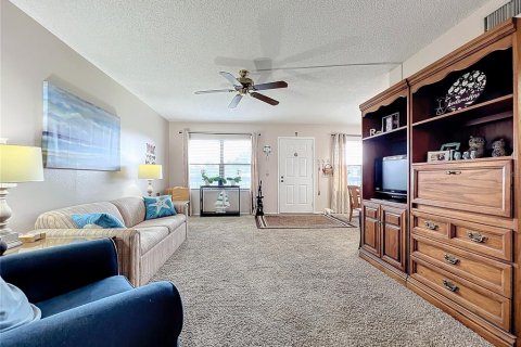 Condo in Bradenton, Florida, 1 bedroom  № 1352581 - photo 13