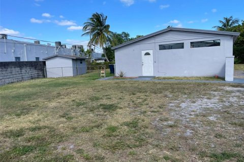 House in Miami, Florida 3 bedrooms, 111.85 sq.m. № 1238084 - photo 2