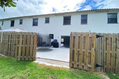 Townhouse in Homestead, Florida 3 bedrooms, 133.97 sq.m. № 1238085 - photo 15