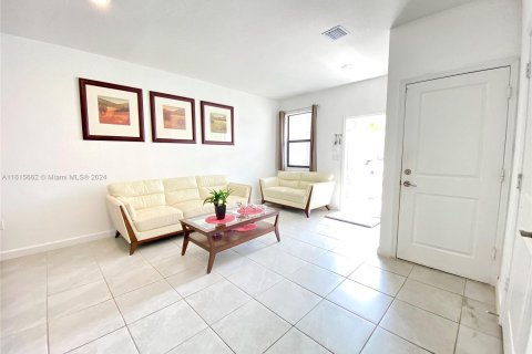 Townhouse in Homestead, Florida 3 bedrooms, 133.97 sq.m. № 1238085 - photo 6