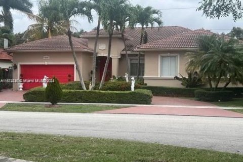 Casa en venta en Miami, Florida, 4 dormitorios, 221.57 m2 № 1394688 - foto 1