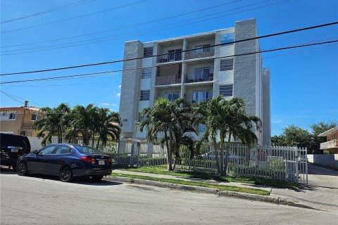 Villa ou maison à vendre à Miami, Floride: 3 chambres, 164.07 m2 № 1394687 - photo 5