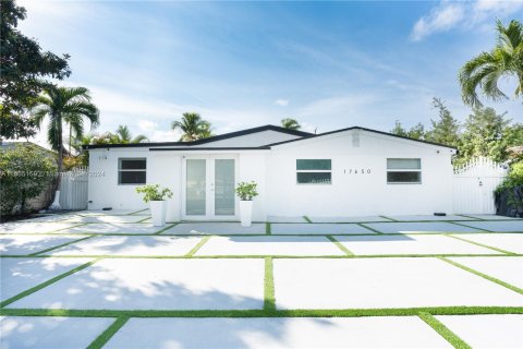 House in North Miami Beach, Florida 4 bedrooms, 203.46 sq.m. № 1352248 - photo 20