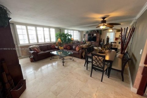 Condominio en alquiler en Miami Beach, Florida, 1 dormitorio, 75.25 m2 № 1352246 - foto 3