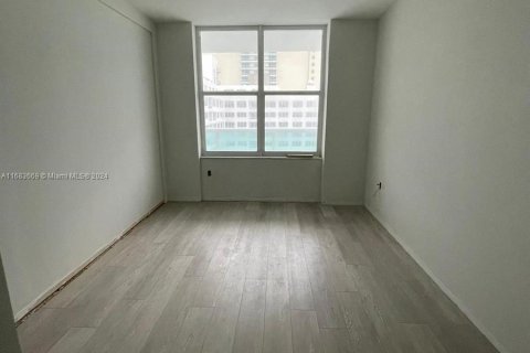 Condo in Miami Beach, Florida, 2 bedrooms  № 1421749 - photo 4