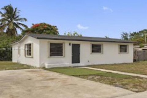 Casa en venta en Fort Lauderdale, Florida, 4 dormitorios, 128.21 m2 № 1294631 - foto 1