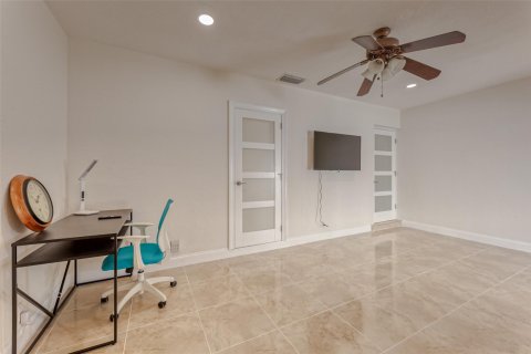 House in Fort Lauderdale, Florida 3 bedrooms, 145.86 sq.m. № 1186558 - photo 18