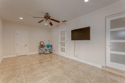 House in Fort Lauderdale, Florida 3 bedrooms, 145.86 sq.m. № 1186558 - photo 19