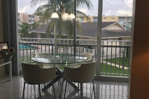 Condominio en venta en Dania Beach, Florida, 1 dormitorio, 74.32 m2 № 991681 - foto 12