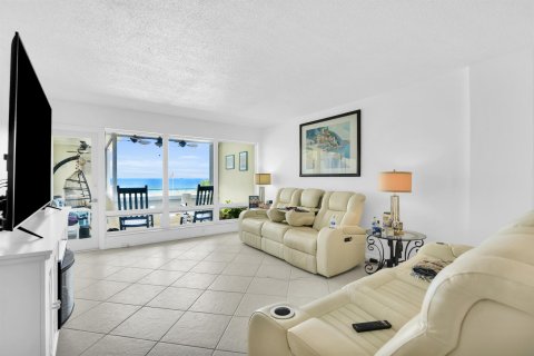 Condo in Lauderdale-by-the-Sea, Florida, 3 bedrooms  № 991678 - photo 4