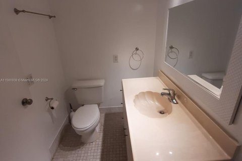 Condo in Aventura, Florida, 1 bedroom  № 1181180 - photo 17