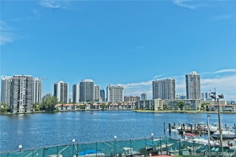 Condo in Aventura, Florida, 1 bedroom  № 1181180 - photo 4