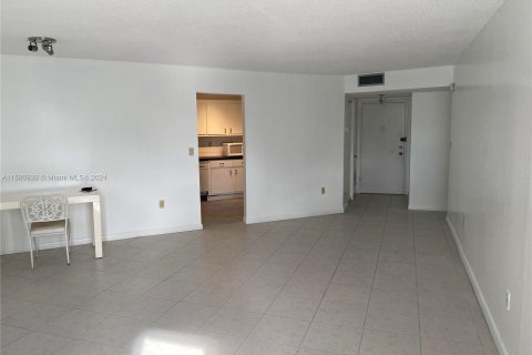 Condo in Aventura, Florida, 1 bedroom  № 1181180 - photo 23