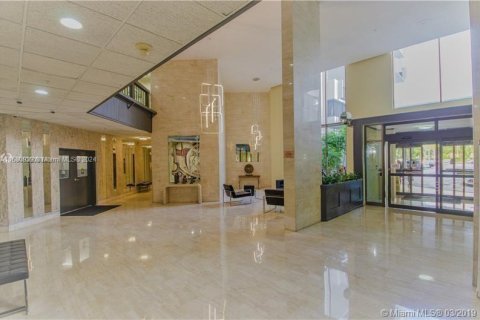 Condo in Aventura, Florida, 1 bedroom  № 1181180 - photo 1