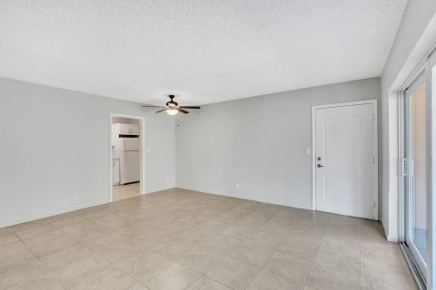 Condo in Deerfield Beach, Florida, 2 bedrooms  № 1209225 - photo 5