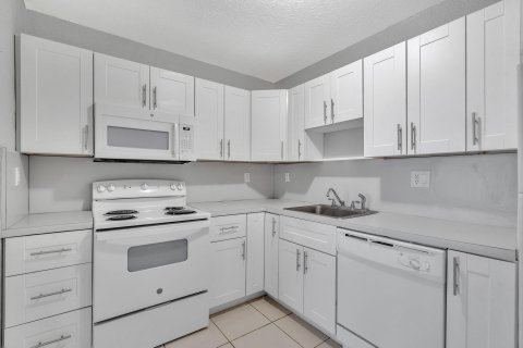 Condo in Deerfield Beach, Florida, 2 bedrooms  № 1209225 - photo 9