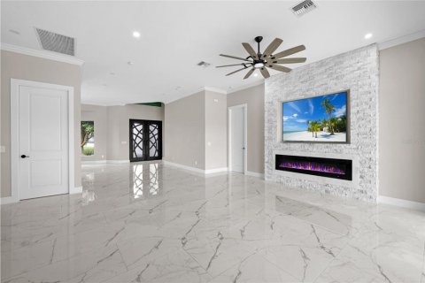 Villa ou maison à vendre à Cape Coral, Floride: 4 chambres, 268.49 m2 № 800401 - photo 11