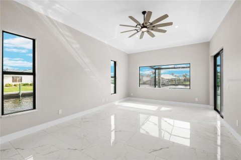 Villa ou maison à vendre à Cape Coral, Floride: 4 chambres, 268.49 m2 № 800401 - photo 26