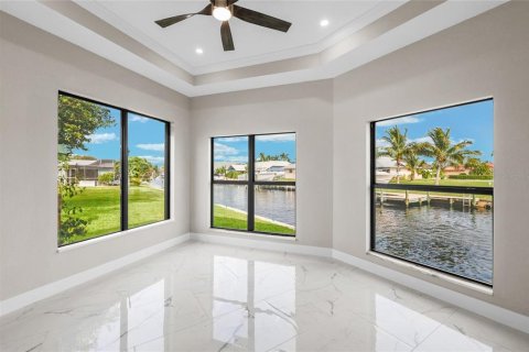 Villa ou maison à vendre à Cape Coral, Floride: 4 chambres, 268.49 m2 № 800401 - photo 5