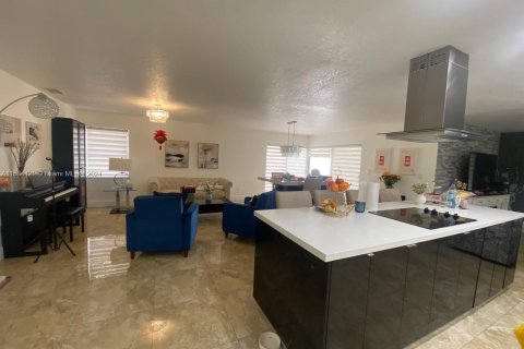 Casa en venta en Miami, Florida, 3 dormitorios, 177.26 m2 № 1353705 - foto 3