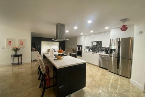 Casa en venta en Miami, Florida, 3 dormitorios, 177.26 m2 № 1353705 - foto 2