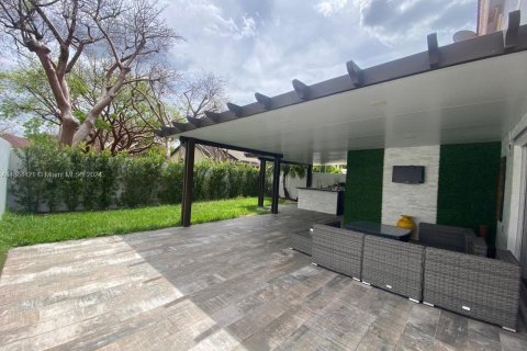 Casa en venta en Miami, Florida, 3 dormitorios, 177.26 m2 № 1353705 - foto 18