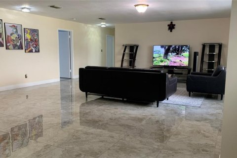 Casa en venta en Tampa, Florida, 3 dormitorios, 345.13 m2 № 1347372 - foto 18