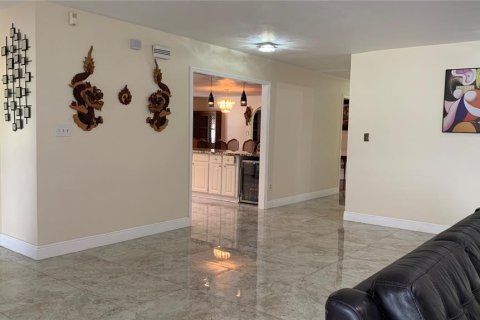 Casa en venta en Tampa, Florida, 3 dormitorios, 345.13 m2 № 1347372 - foto 20