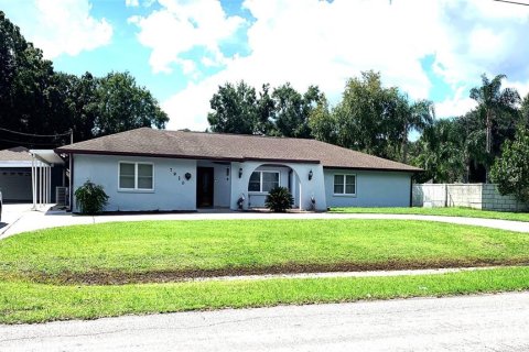 House in Tampa, Florida 3 bedrooms, 345.13 sq.m. № 1347372 - photo 1