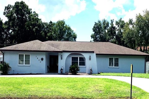 House in Tampa, Florida 3 bedrooms, 345.13 sq.m. № 1347372 - photo 3