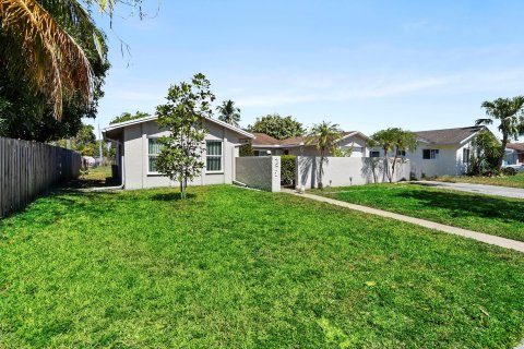 Casa en venta en Lauderhill, Florida, 3 dormitorios, 137.77 m2 № 1186900 - foto 28