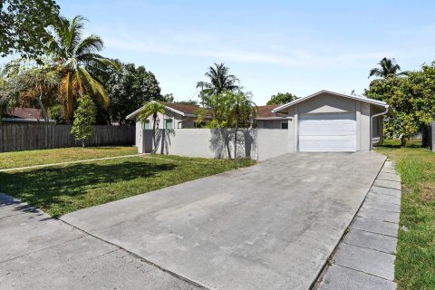 House in Lauderhill, Florida 3 bedrooms, 137.77 sq.m. № 1186900 - photo 30