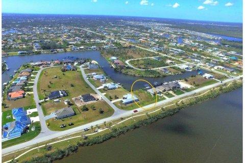 Terreno en venta en Port Charlotte, Florida № 946959 - foto 4